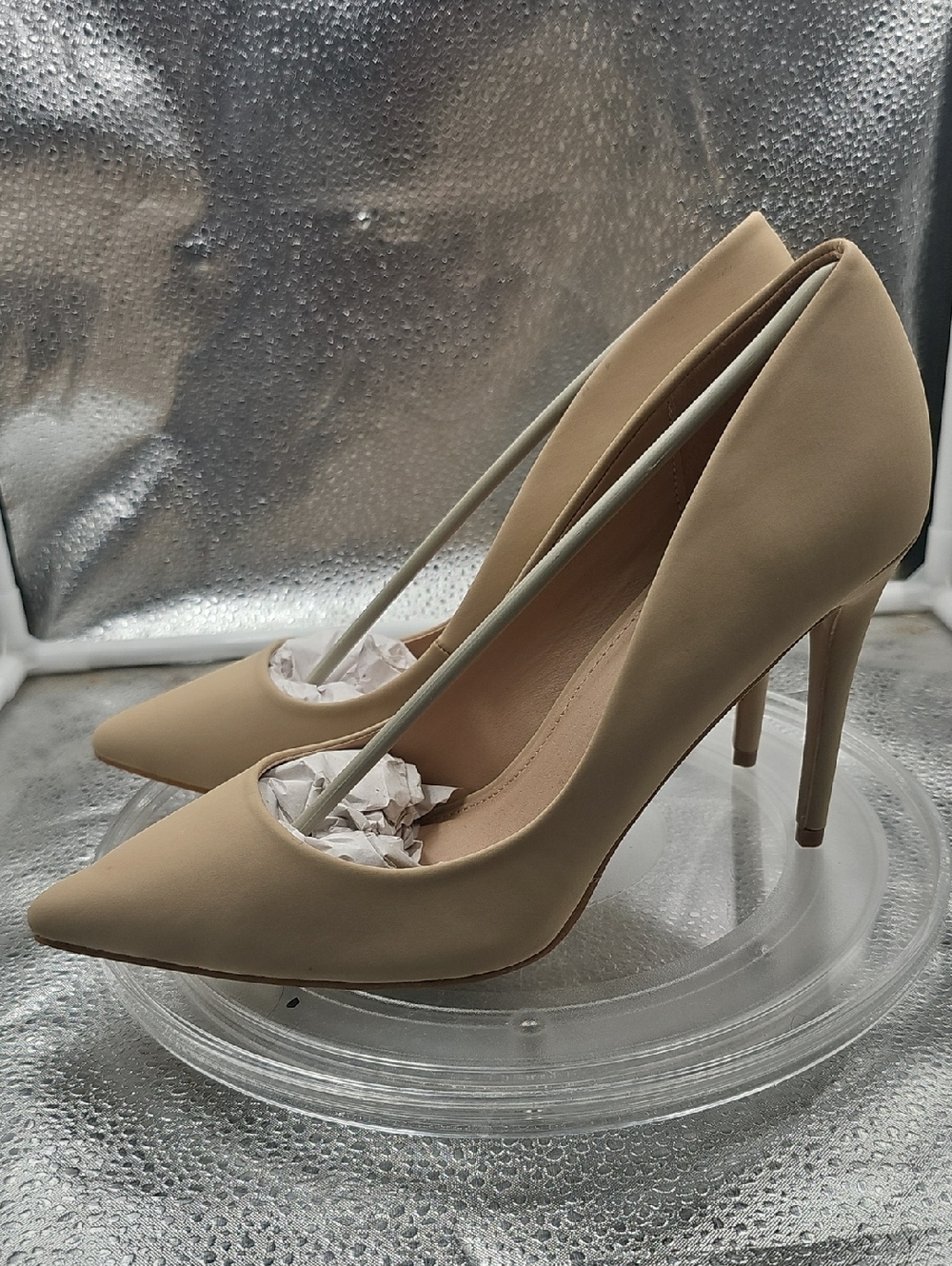 R Tan And Cream Colored Glaze Heels size 10 - Picture 5 of 13